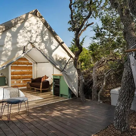 Glamping At Oak Retreat With Hot Tub Hotel